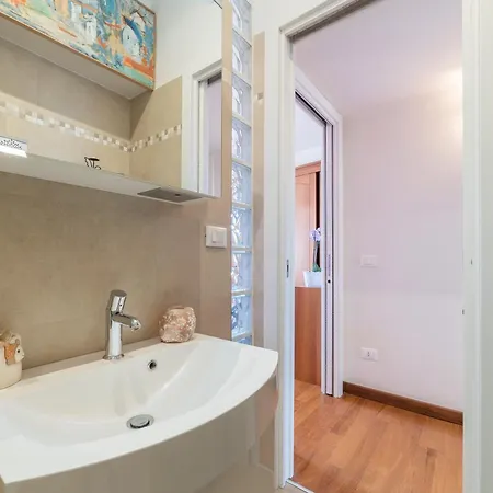 Colosseum Roomy Apartman Róma