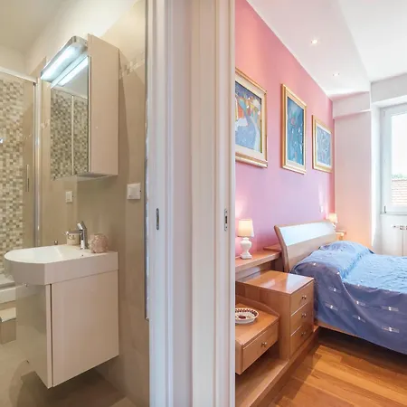 Colosseum Roomy Apartman