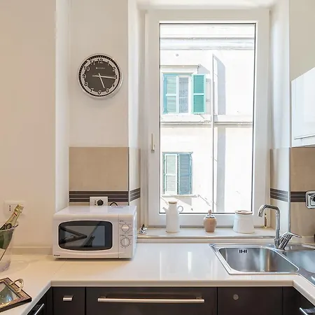 Colosseum Roomy Apartman *