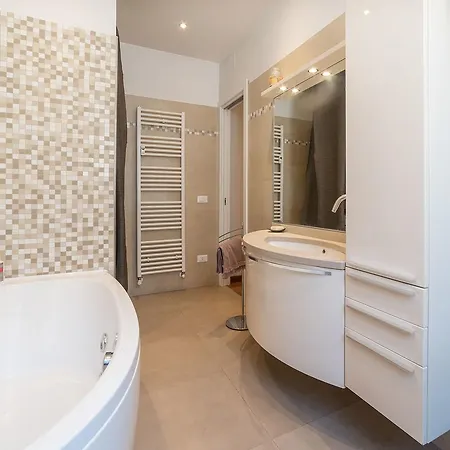 Colosseum Roomy Apartman