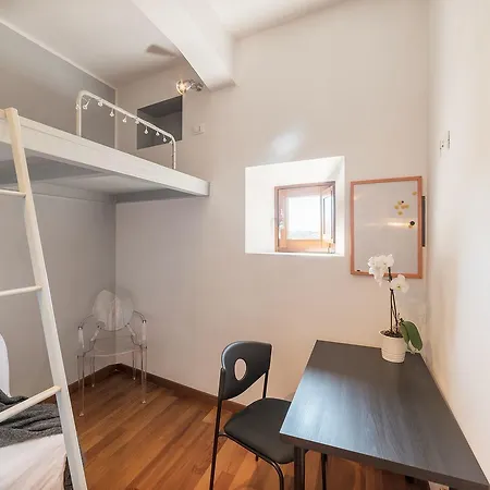 Colosseum Roomy Apartman Róma