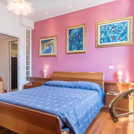 Colosseum Roomy Apartman Róma